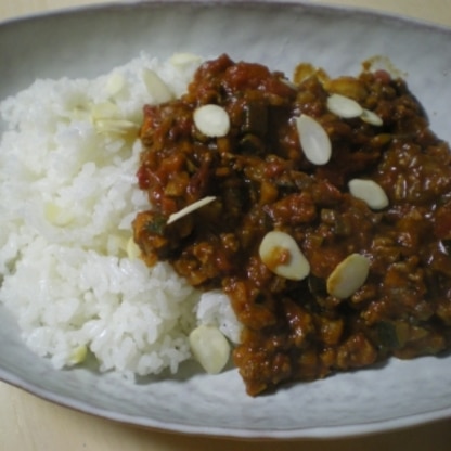 ズッキーニも入れて、野菜たくさんで作りました。とてもコクがあり、美味しかったです。